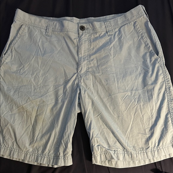 Columbia Men's Light Gray Flat Front Shorts - Picture 1 of 1